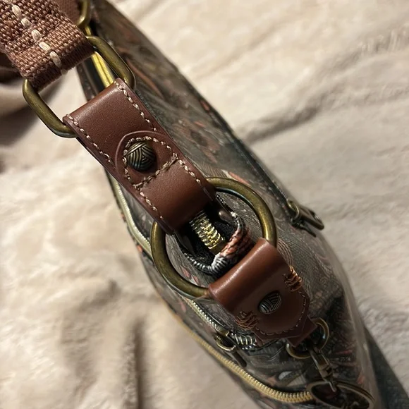 SAKROOTS Artist Circle City Crossbody - Picture 16 of 17